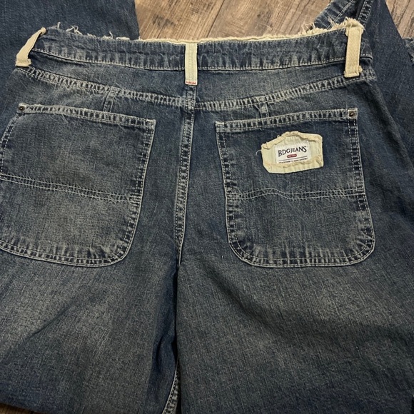 BDG Two-Tone Wide-Leg Cargo Jeans in Dark Blue and Tan - Picture 4 of 5